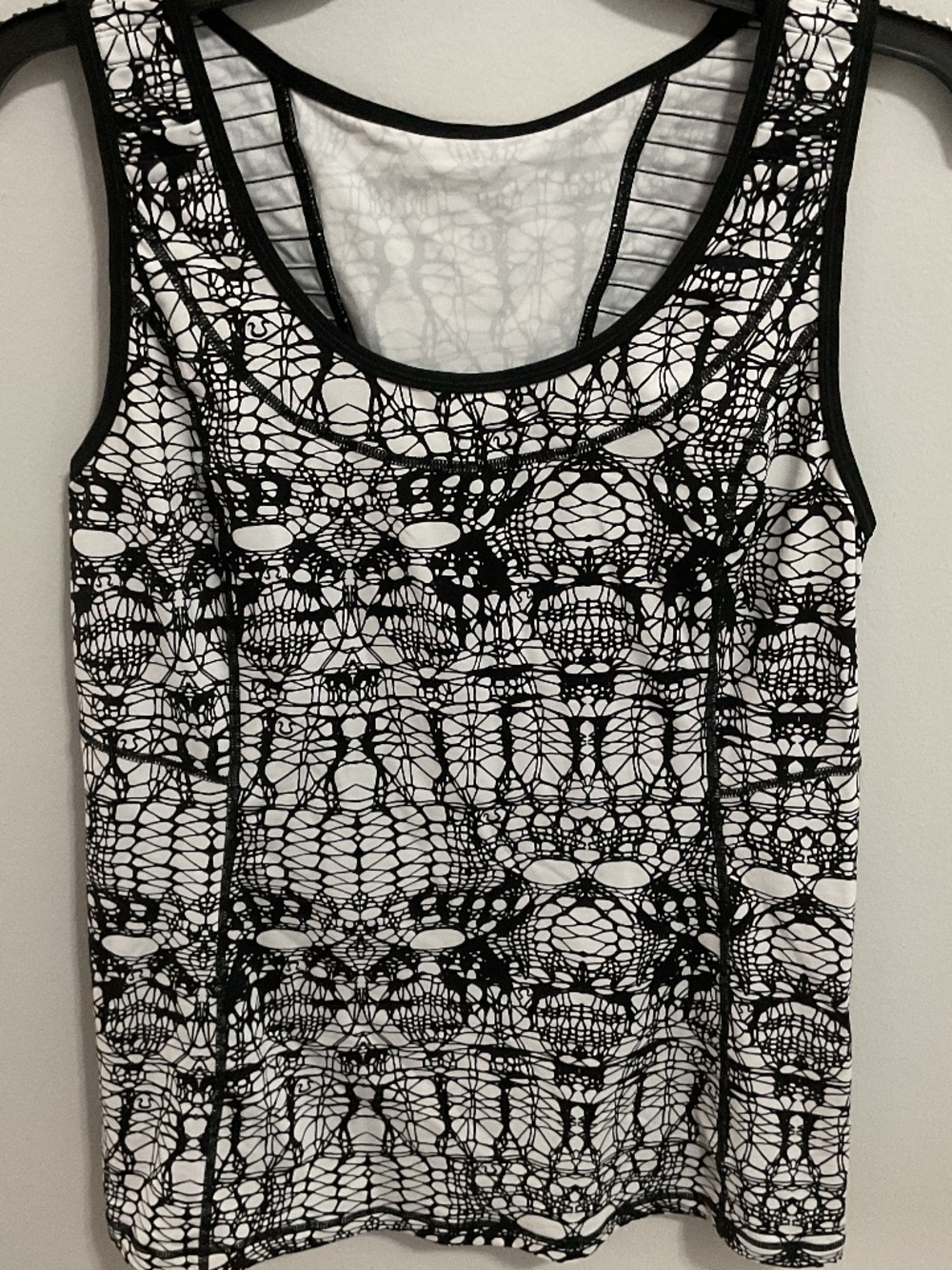 Lululemon Run: Stay on Course Tank in Black/White Glacier Lace, Large